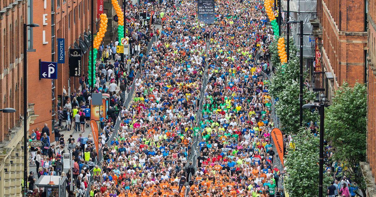 Hundreds of people at the start line of the great manchester run