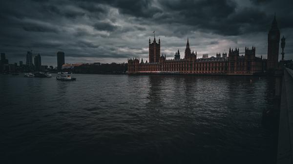 uk parliament building from across the Thames at night